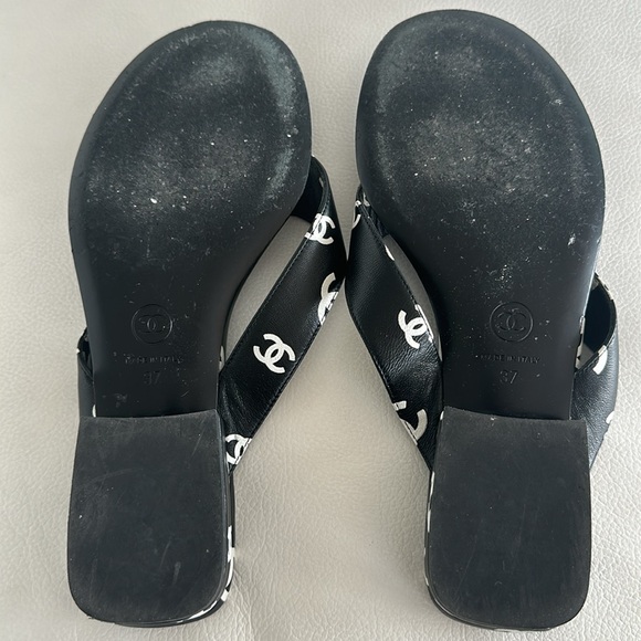 Chanel lambkin, leather flip-flops size 7 - Picture 2 of 3
